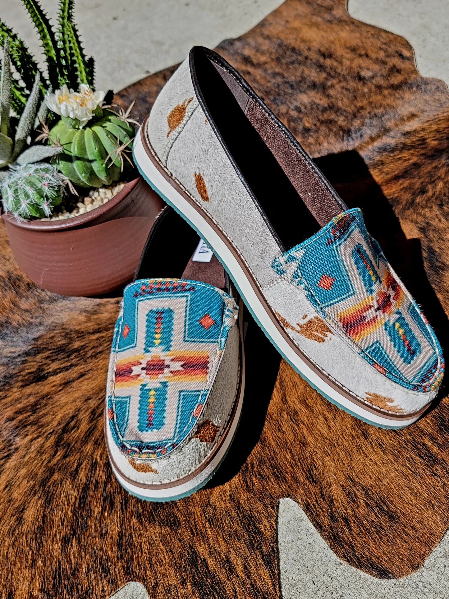 Aztec & Cowhide Loafers (Angst)