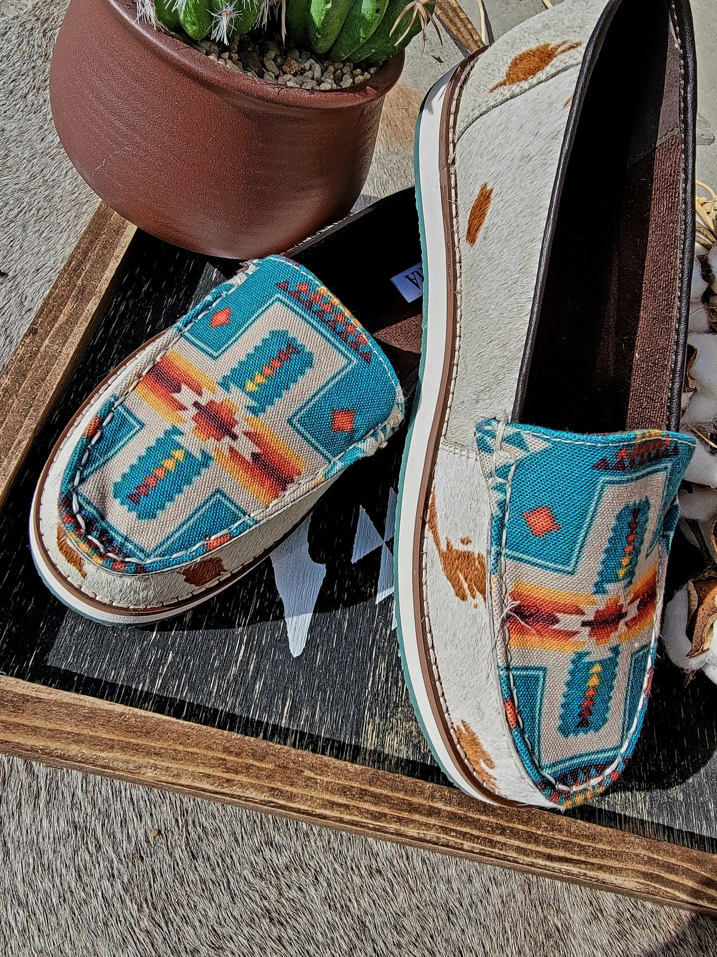 Aztec & Cowhide Loafers (Angst)